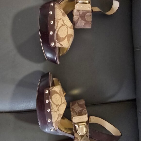 COACH heels - Picture 3 of 4